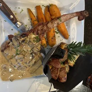 16 oz Tomahawk Pork Chop