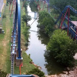 The first drop entering the twin loops (note the coasters' previous paintjob of blue)