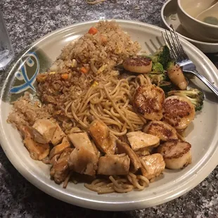 Chicken and scallop hibachi dinner w noodles, rice and vegs.