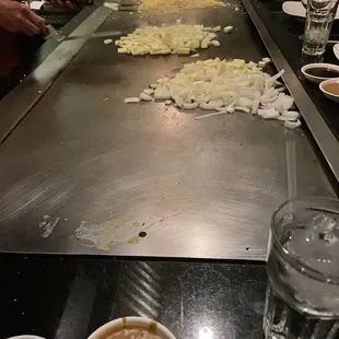 people preparing food