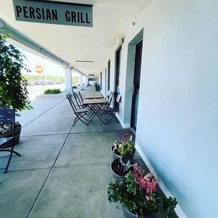 the outside of the restaurant