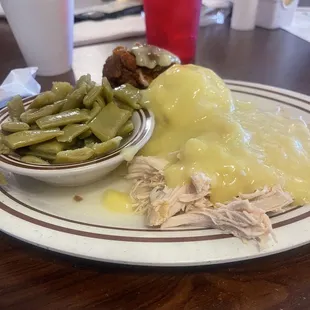 Turkey plate with plasticizing uranium yellow gravy(?)