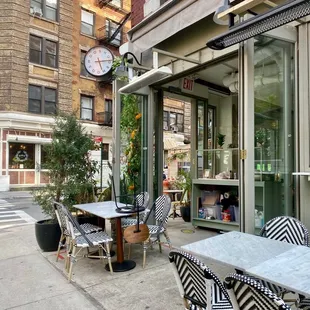 a table and chairs outside a restaurant