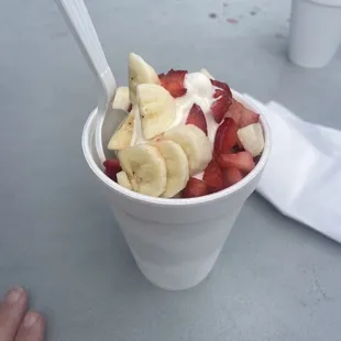 Ice cream with fresh fruit