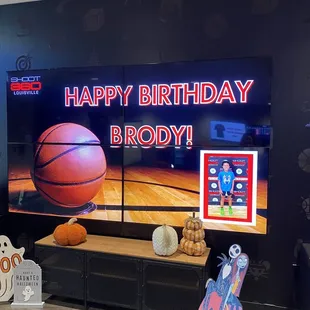 Big screen in lobby to announce birthday