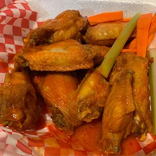 chicken wings and carrots in a basket