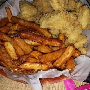 food, chicken wings and fried chicken