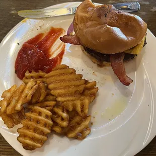 The Shooters Burger and this was amazing.  Looking for a good burger check out Shooterz.