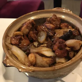 Chicken with Black Mushroom in Clay Pot