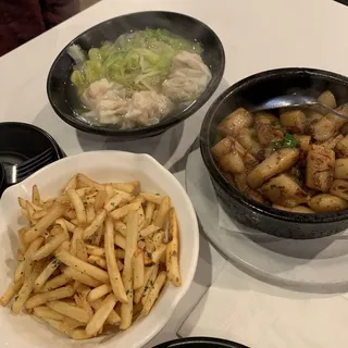 XO Sauce Rice Roll Noodle in Clay Pot