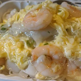 Scrambled Egg Shrimp Chow Fun