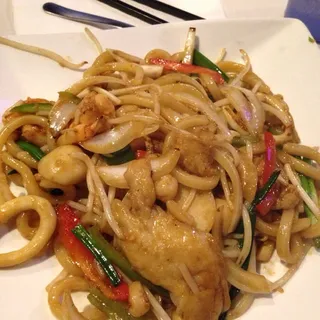 Seafood Fried Udon