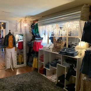 A beautiful little jean room.