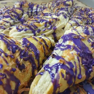 Manny&apos;s Bakery 
 Get your freshly baked Spanish Rolls, Ube and Onion rolls. &quot;oh, so yummy!&quot;