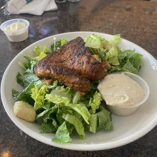 Cesar salad with blackened Grouper. Excellent!!