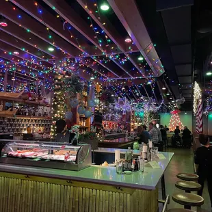 Sippin' santa decorations -- so cute!!