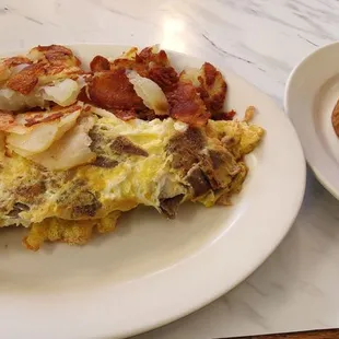 Gyro omelette, home fries &amp; banana nut muffin