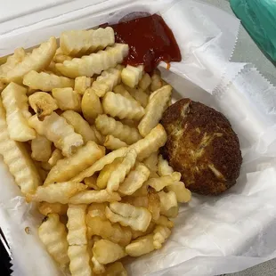 Small AF Crabcake with no lump meat. Blah!!!