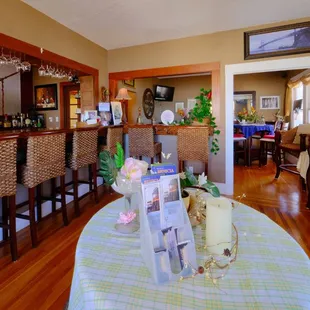 Shorelight Inn lobby and common areas