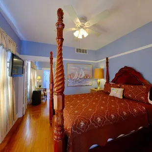 Blue Lagoon Suite with four poster bed