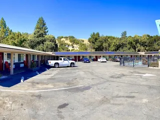 Muir Lodge Motel