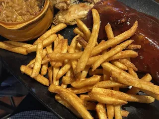 Nasty's Sports Bar & Restaurant