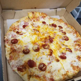 a pepperoni pizza in a box