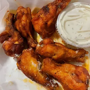 chicken wings and ranch dip