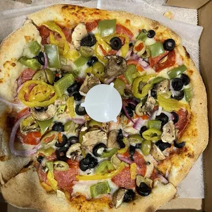 personal pizza with pepperoni and veggies, no jalapenos but all the other veggies