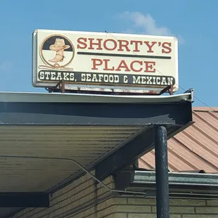 Looks like this. If you miss this sign, turn around cause you've missed the restaurant also.