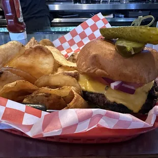 Cheeseburger with homemade chips