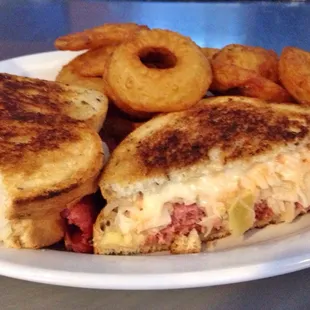 Reuben!!! I am such a happy girl right now! Very generous on the meat, and I love the rye bread.