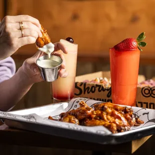 food, chicken wings and fried chicken