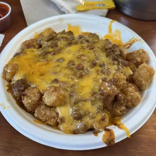 Chili cheese tots