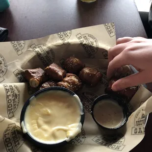 Pretzel bites