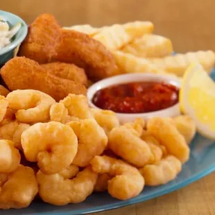 a plate of fried shrimp, coleslaw, and coleslaw with a side of colesl
