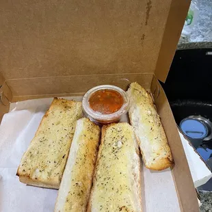 Garlic bread + marinara