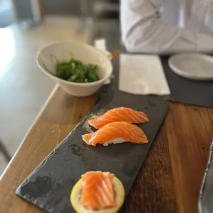 salmon nigiri
