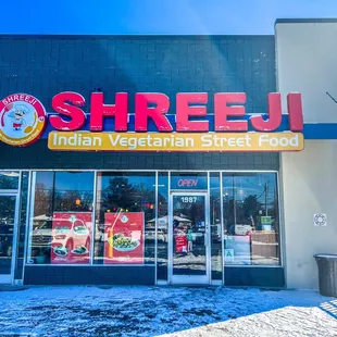 Entrance - off Hurstbourne Lane