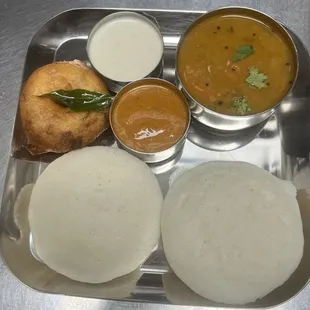 Idli(2) with Vada