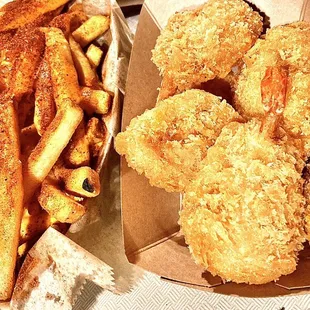 Jumbo butterfly shrimp &amp; chips, w/ Cajun cheese-fries. Served hot, Crispy, fresh &amp; tasty.