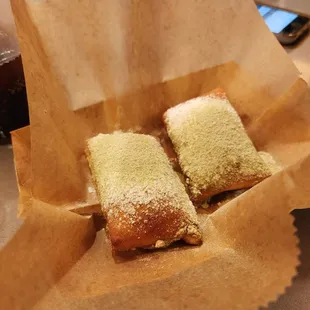 Matcha beignet