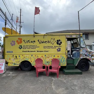 a food truck parked in a parking lot