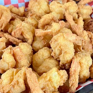 Oh that perfect golden crisp! (*‿*) Let's dig in! 30 pc Shrimp Dinner @#ShrimpShack. $12.99 every Tuesday!