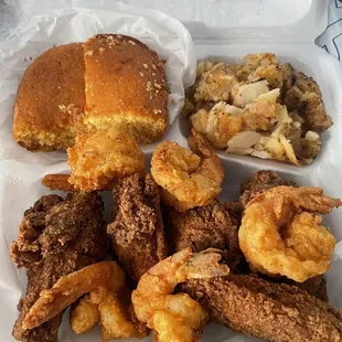 Basket combo -- 3 wings, 5 shrimp, house potatoes and cornbread