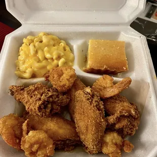 Shrimps&apos; Basket Combo with Mac and Cheese
