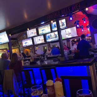 Hopping bar! Love this atmosphere.