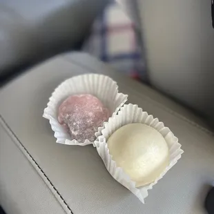 Pink tsubu, white manju