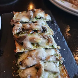 mushroom flat bread