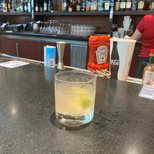 Really good cocktails, whilez I wait for the .